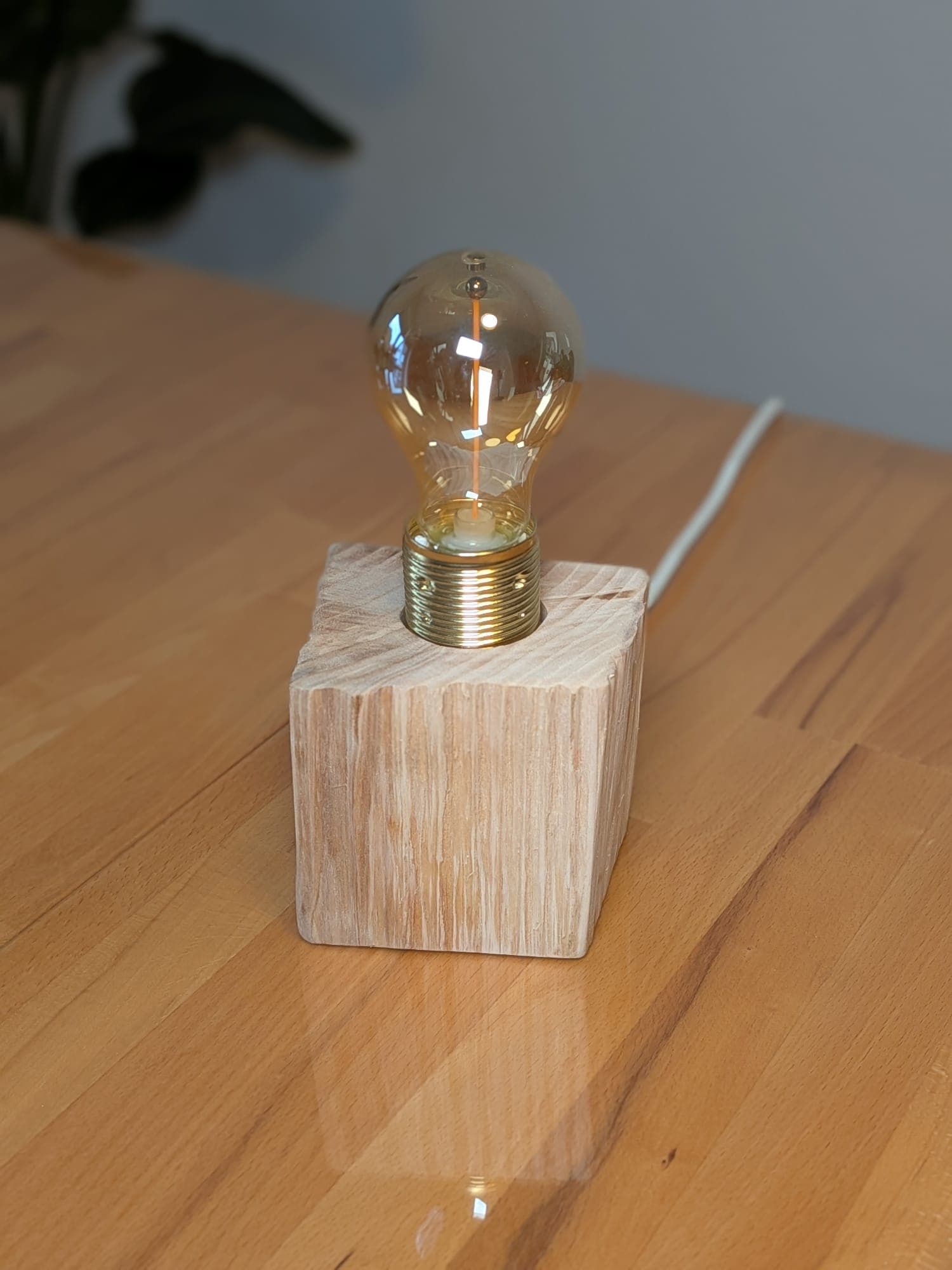 Holzblock Lampe Perspektive von oben – Handwerksdetail
